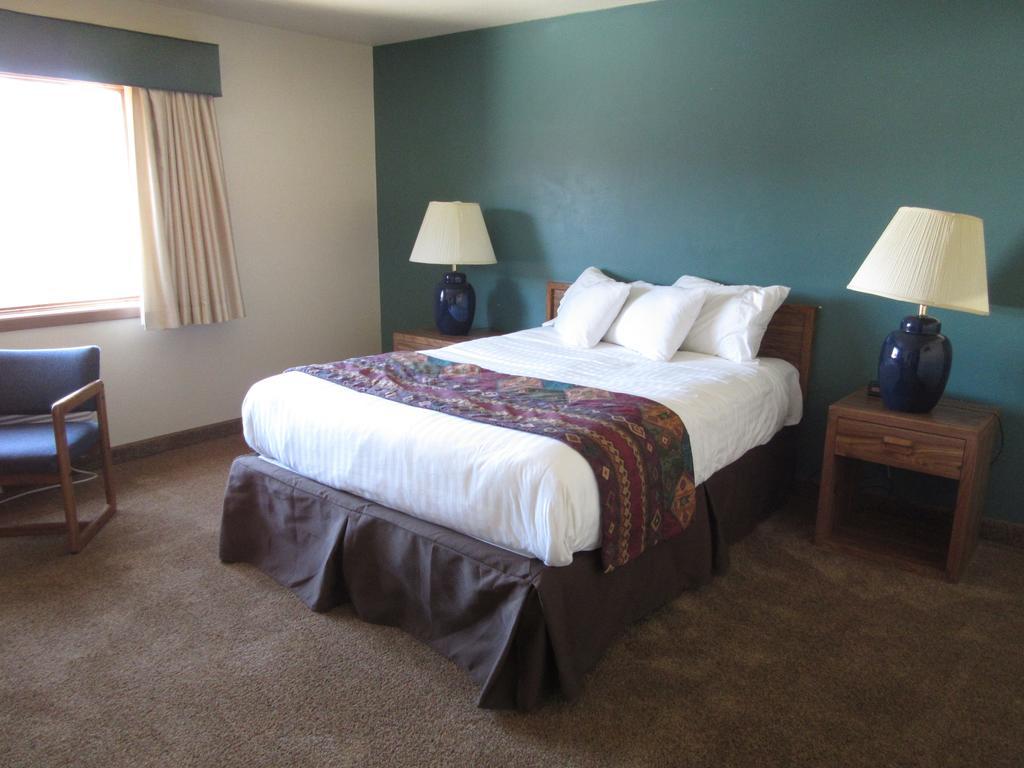 SIngle room with one Queen,227003108:JPEG