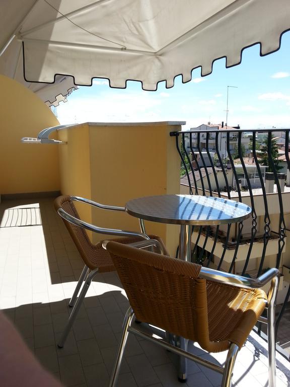 Studio Balcony,991506370:JPEG