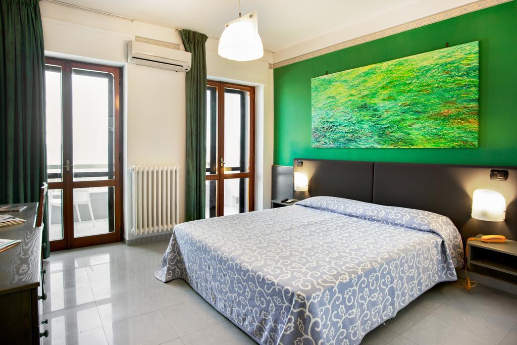 Double Room with Balcony and Sea View,227917625:JPEG