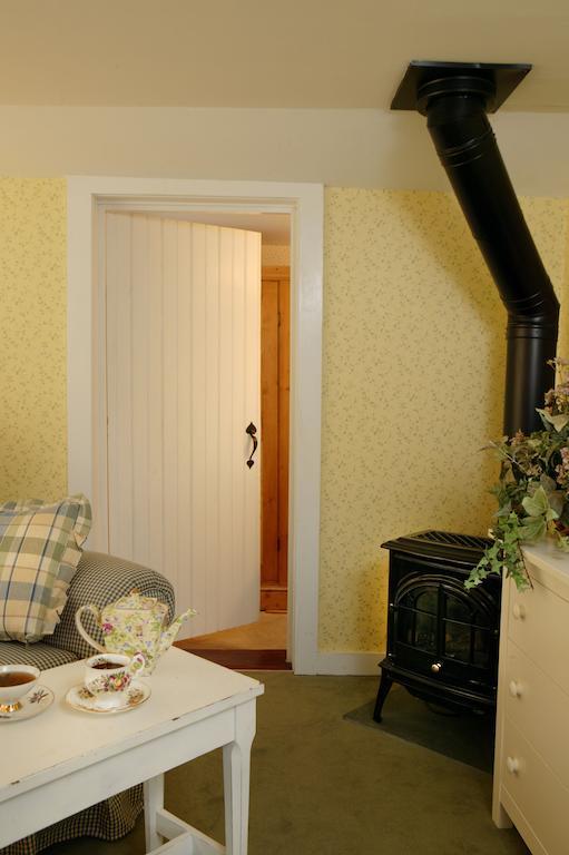 Standard Queen Room with Fireplace - Main (Garden Room),397989174:JPEG