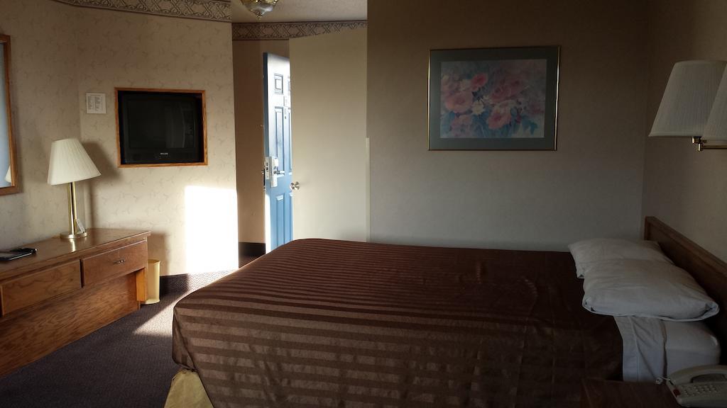1 King Bed Standard Room Non-Smoking