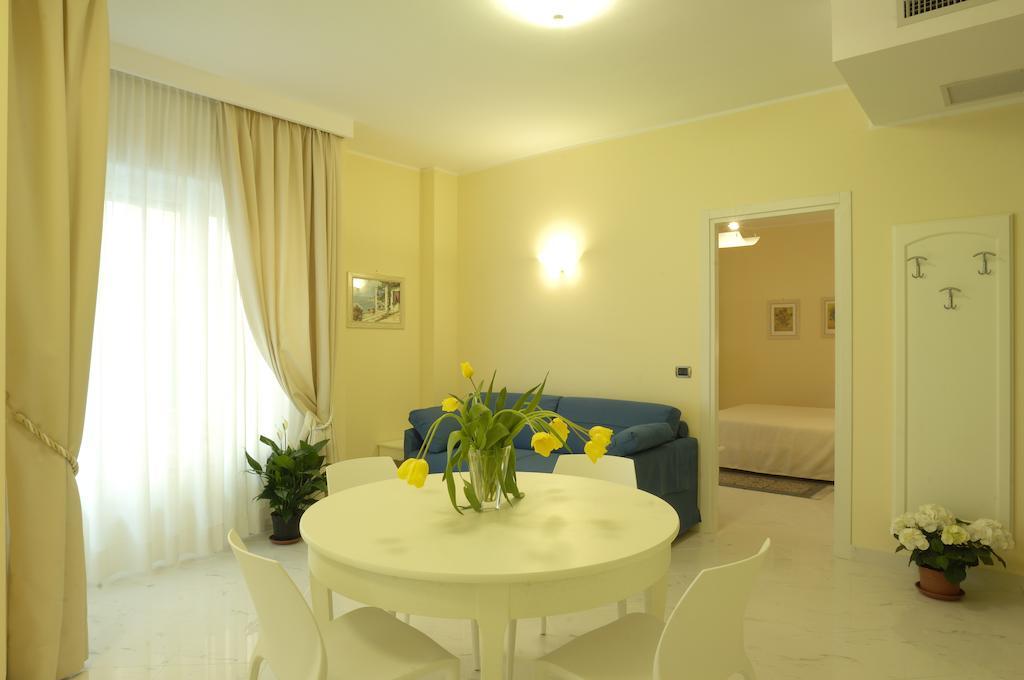 Appartamento con 1 Camera da Letto, Balcone e Vista Mare Parziale