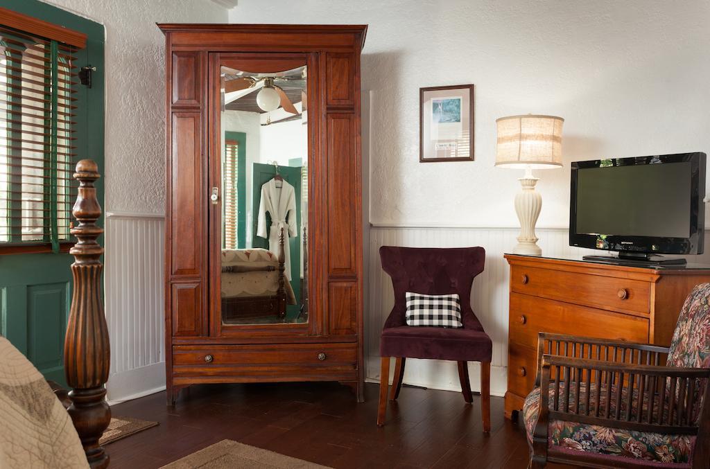 Classic Queen Room