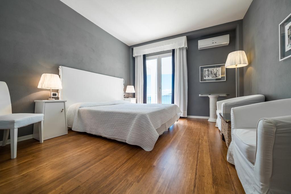 Double Room with Sea View,445383876:JPEG