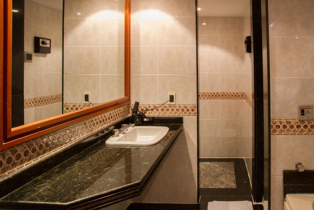 Luxury Suite Spa Bath