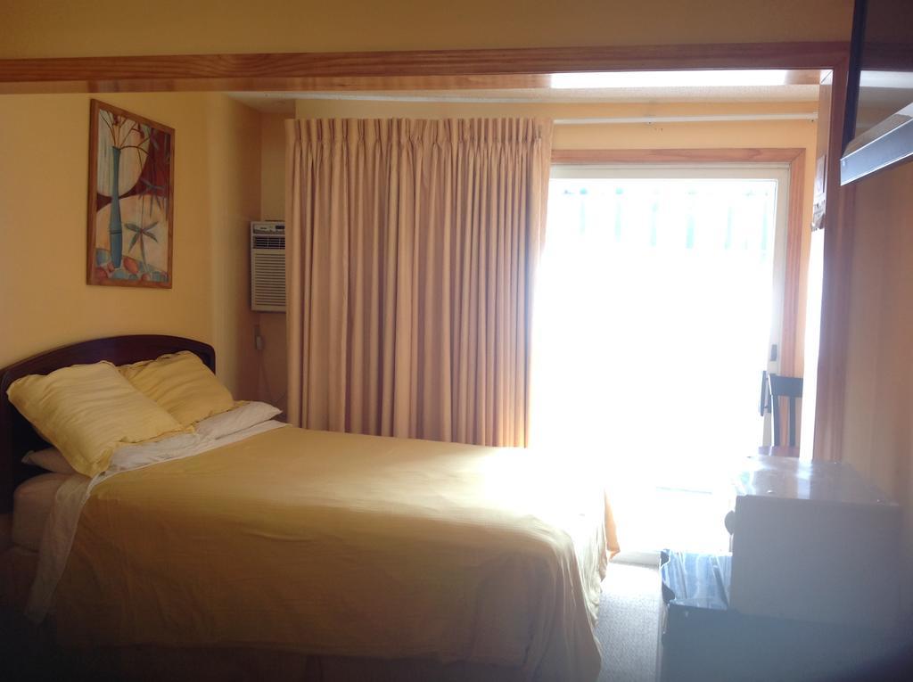 Queen Room Balcony Oceanfront