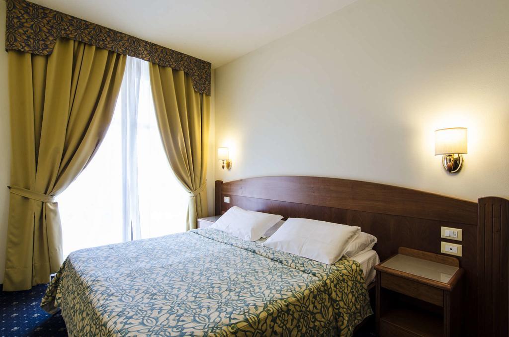 Superior Double or Twin Room Partial Lake View