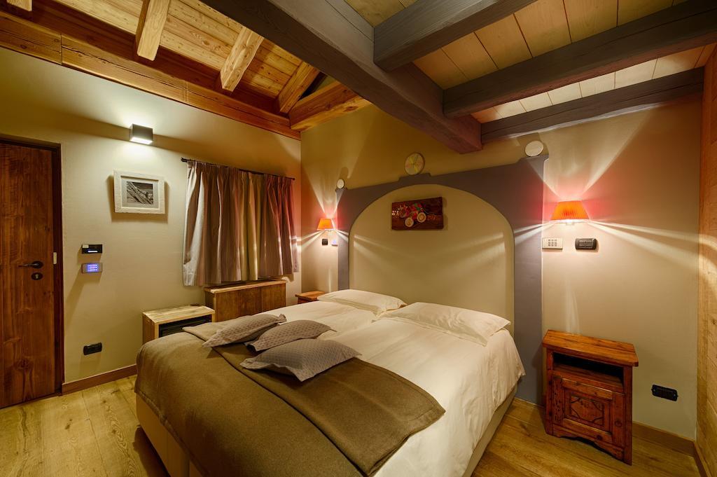 Double Room Split Level Spa Access