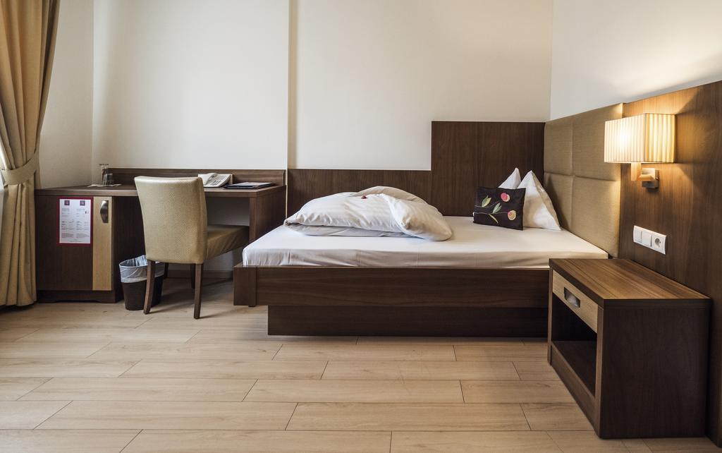 Single Room,244373173:JPEG