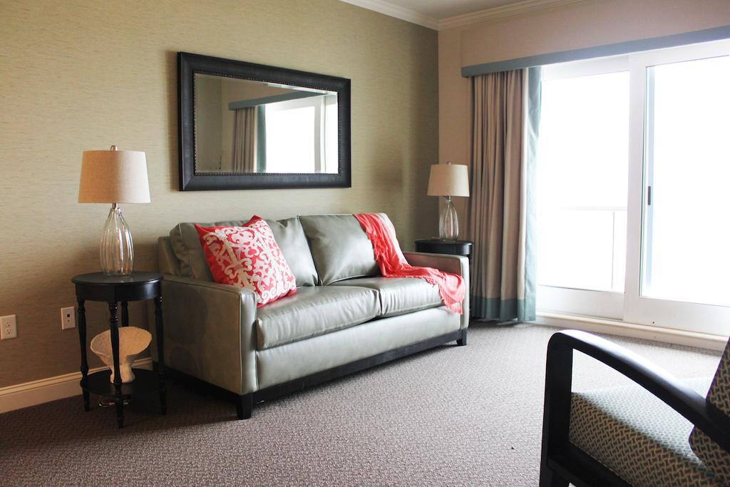 Luxury One-Bedroom Sunrise Suite Beachfront View,329298976:JPEG