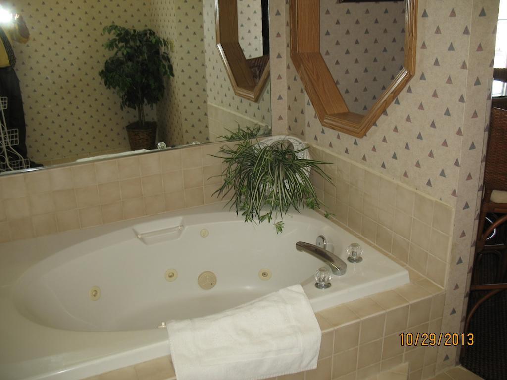 Luxury Suite Spa Bath