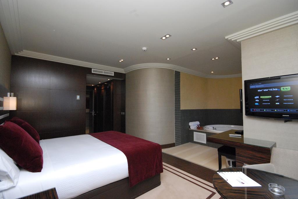 Suite Hot Tub Sauna