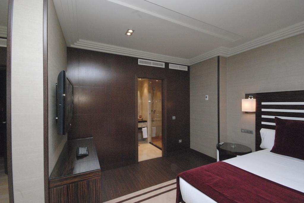 Suite Hot Tub Sauna