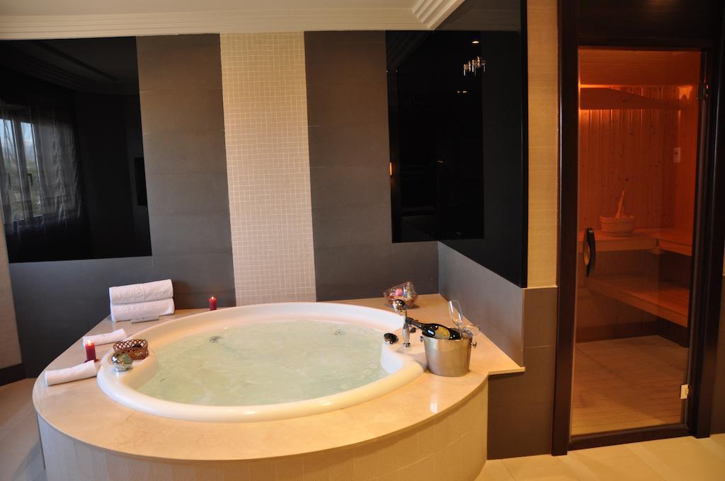 Suite Hot Tub Sauna