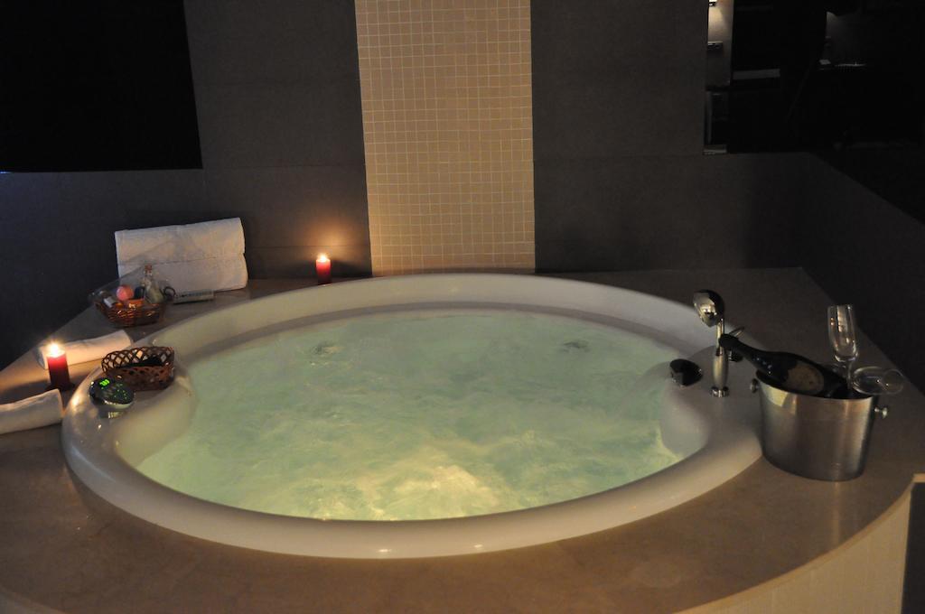 Suite Hot Tub Sauna