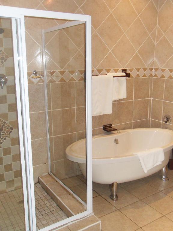 Queen Room - Disability Access - Roll in Shower