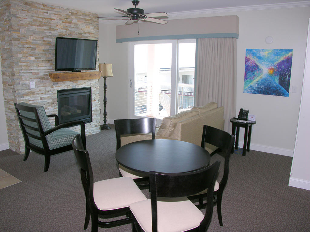 Luxury Two-Bedroom Sunrise Suite
