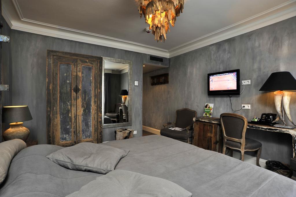 Luxury City Room
