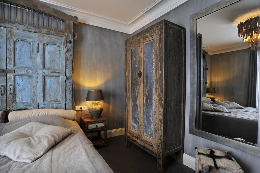 Luxury City Room