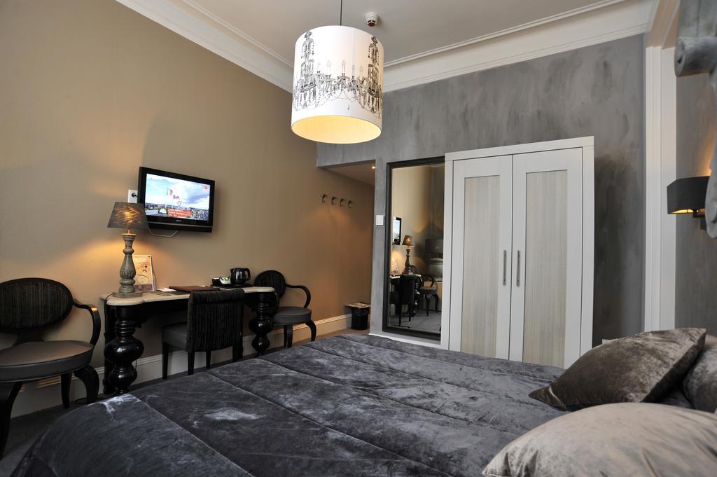 Luxury City Room