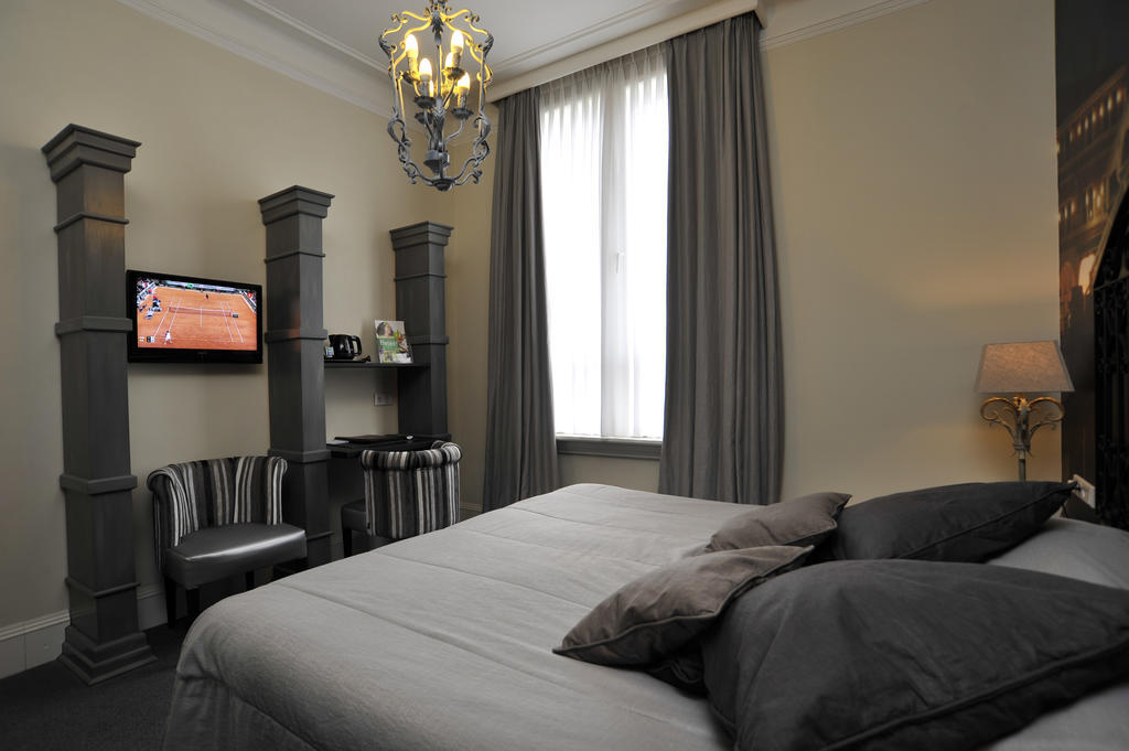 Luxury City Room