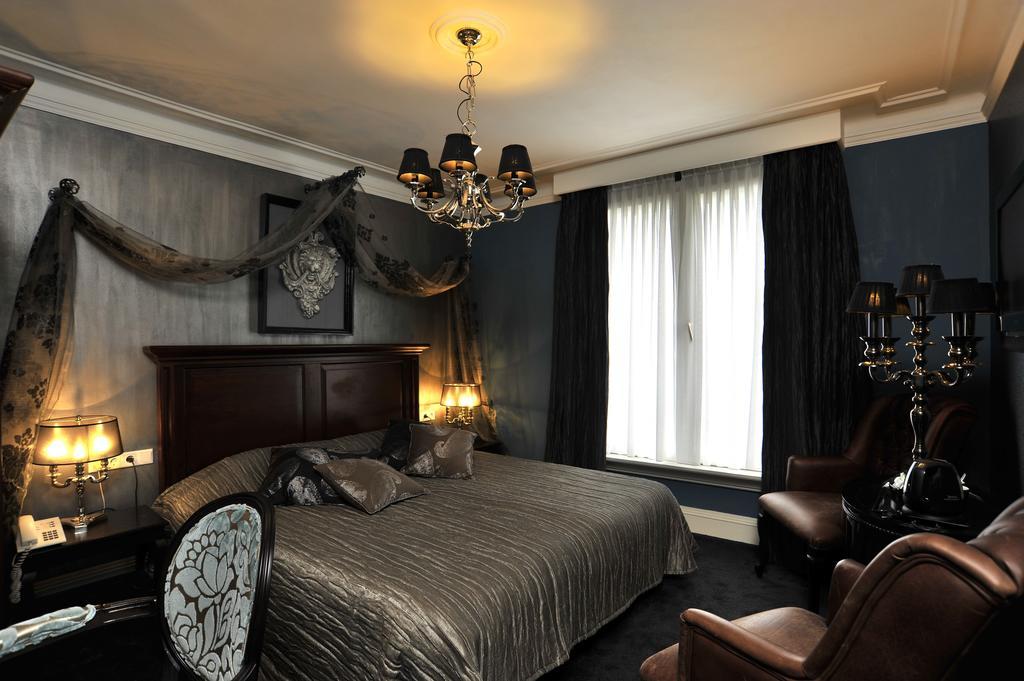 Luxury City Room