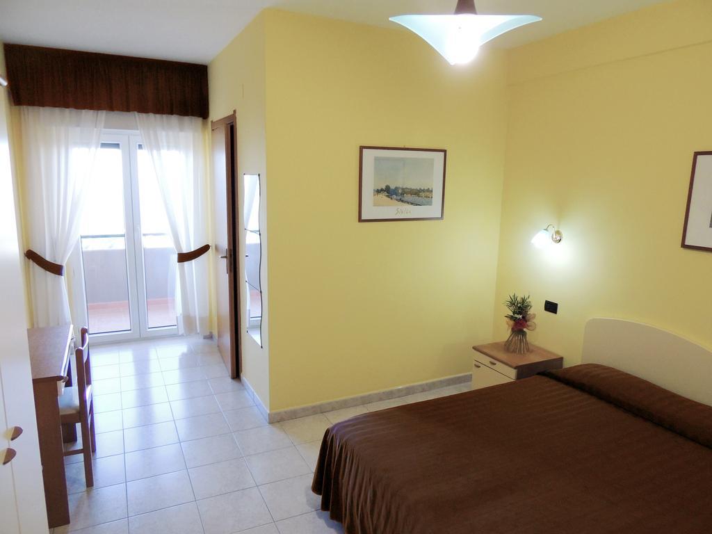 Double or Twin Room Sea View