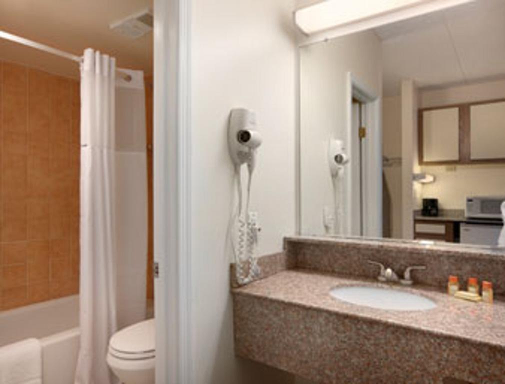 King Room with Balcony and Partial Ocean View - Non-Smoking,1640386463:JPEG