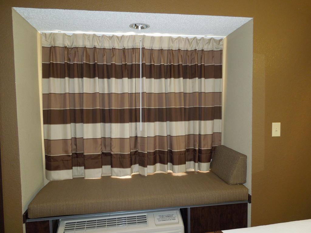Queen Room - Non-Smoking