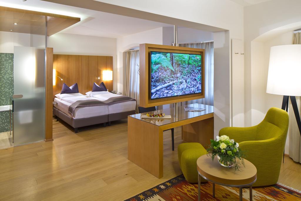 Junior Suite Maximilian Air Conditioning 2 bathrooms,254406453:JPEG