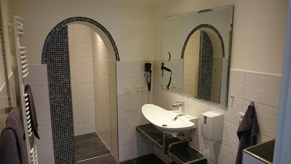 Deluxe Double Room with Balcony,254894833:JPEG