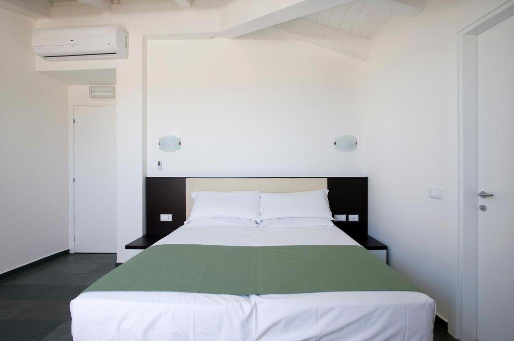 Double or Twin Room Sea View
