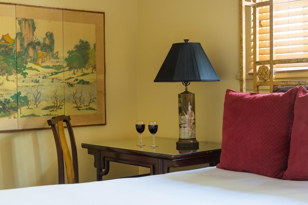 Grand King Spa room