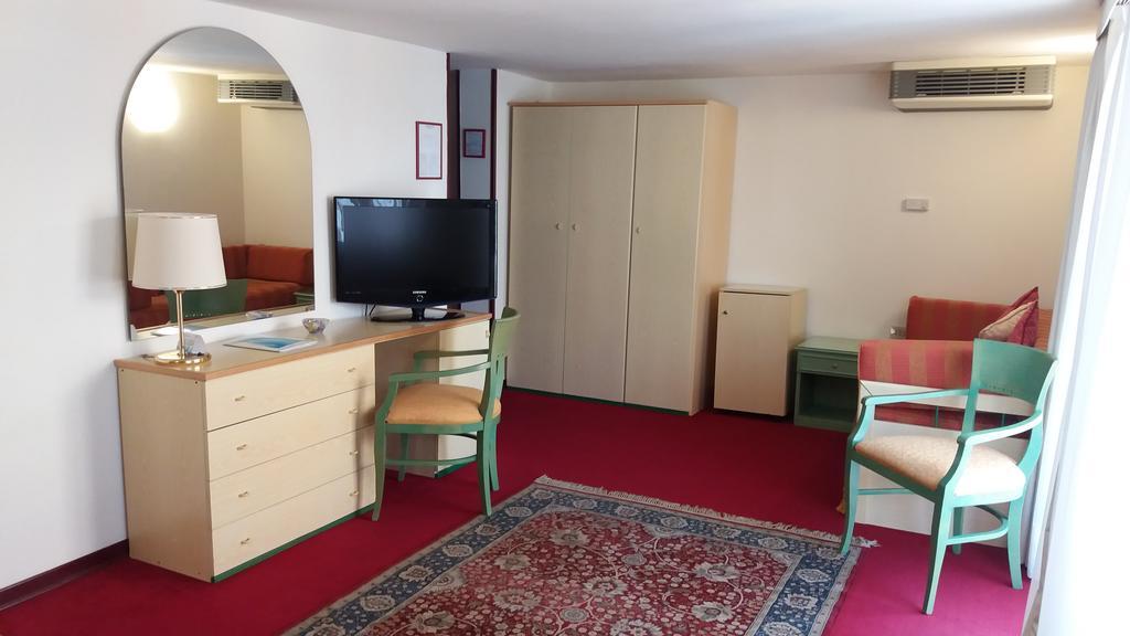 Junior suite with Lateral Sea View