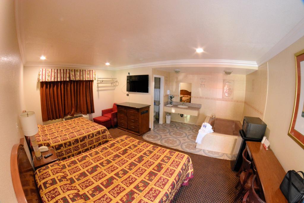 Deluxe Queen Room Two Queen Beds Spa Bath
