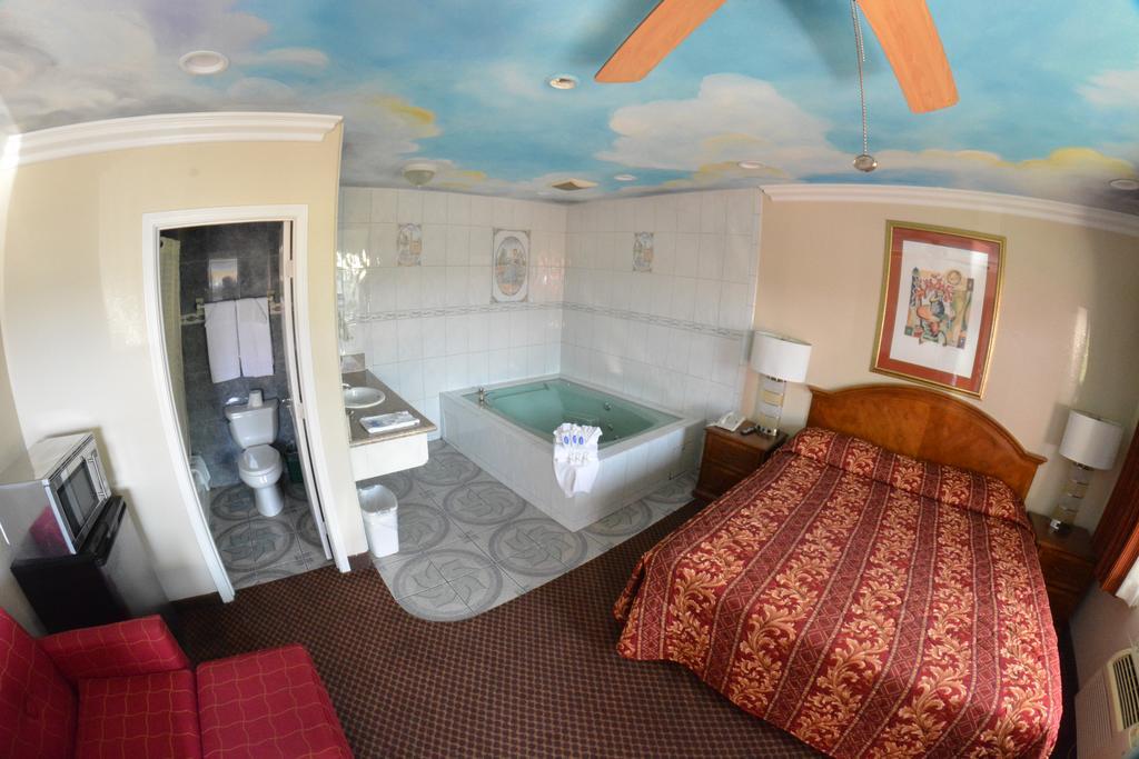 King Studio Spa Bath