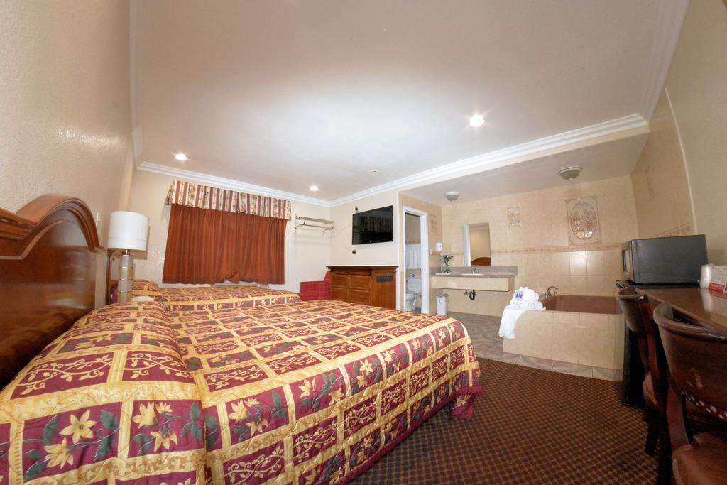 Deluxe Queen Room Two Queen Beds Spa Bath