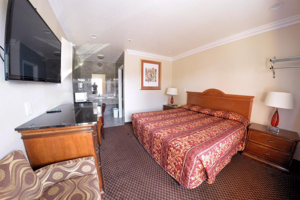 Deluxe King Room