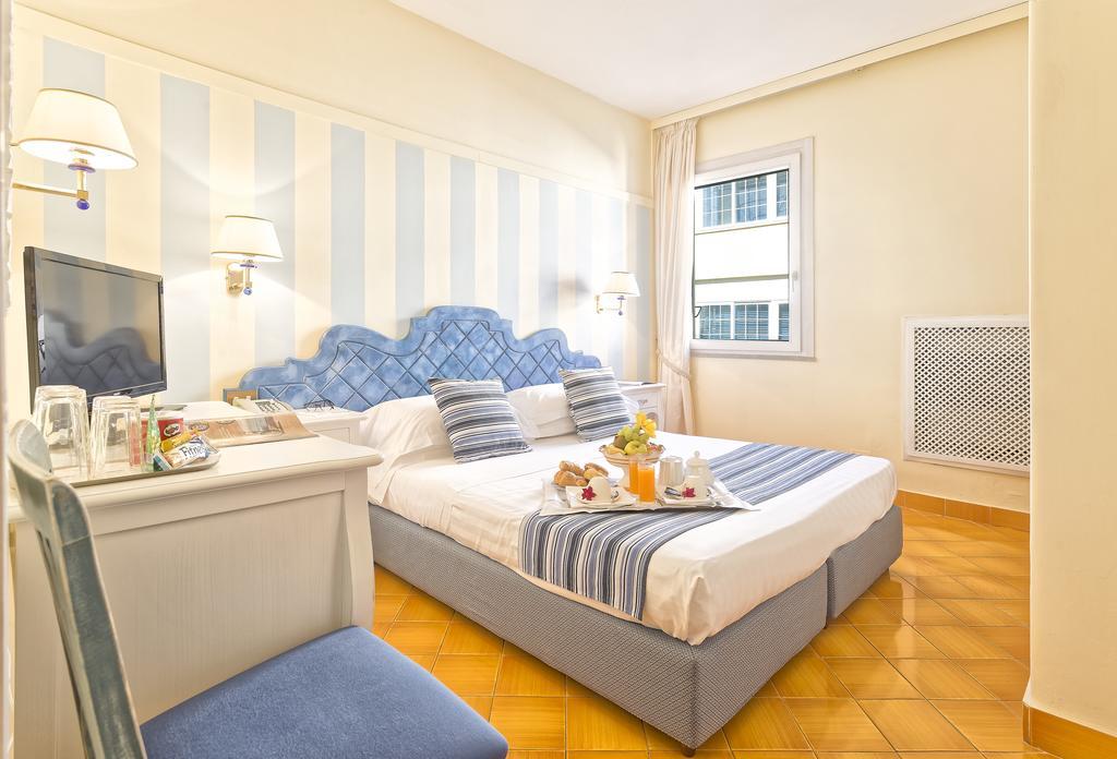 Deluxe Double or Twin Room Sea View