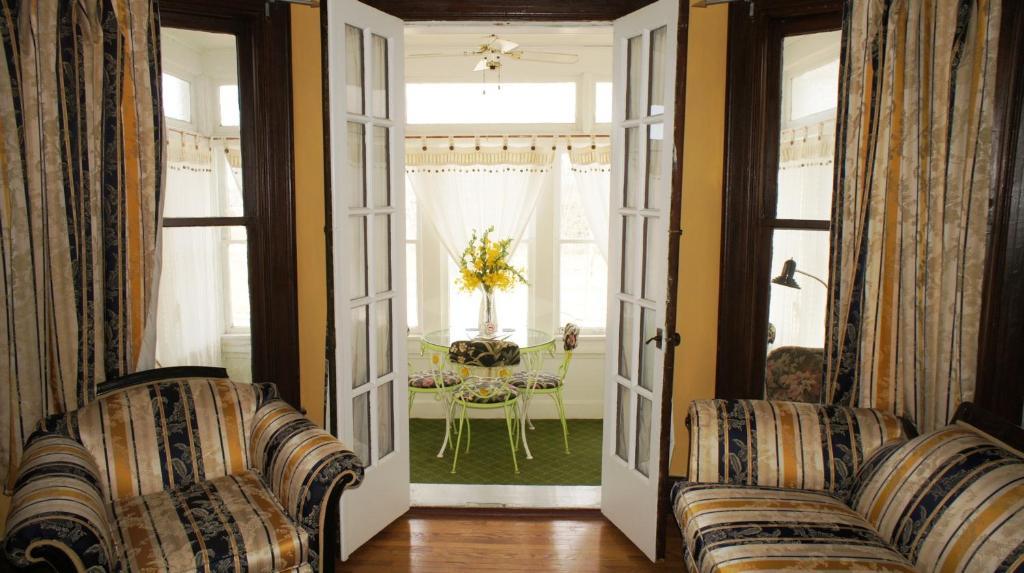 Grand Tower Suite Spa Bath