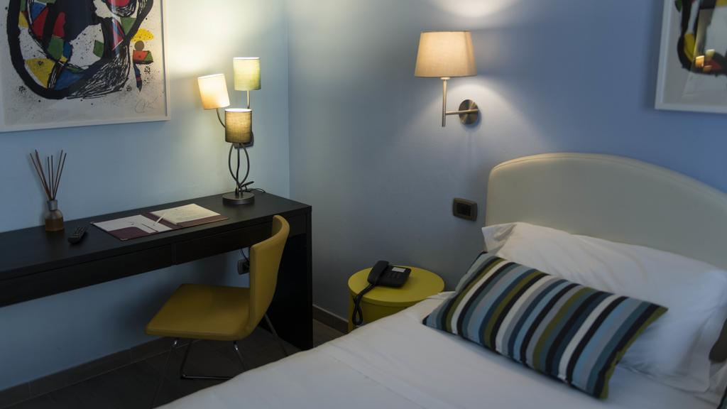 Double Room,685601058:JPEG