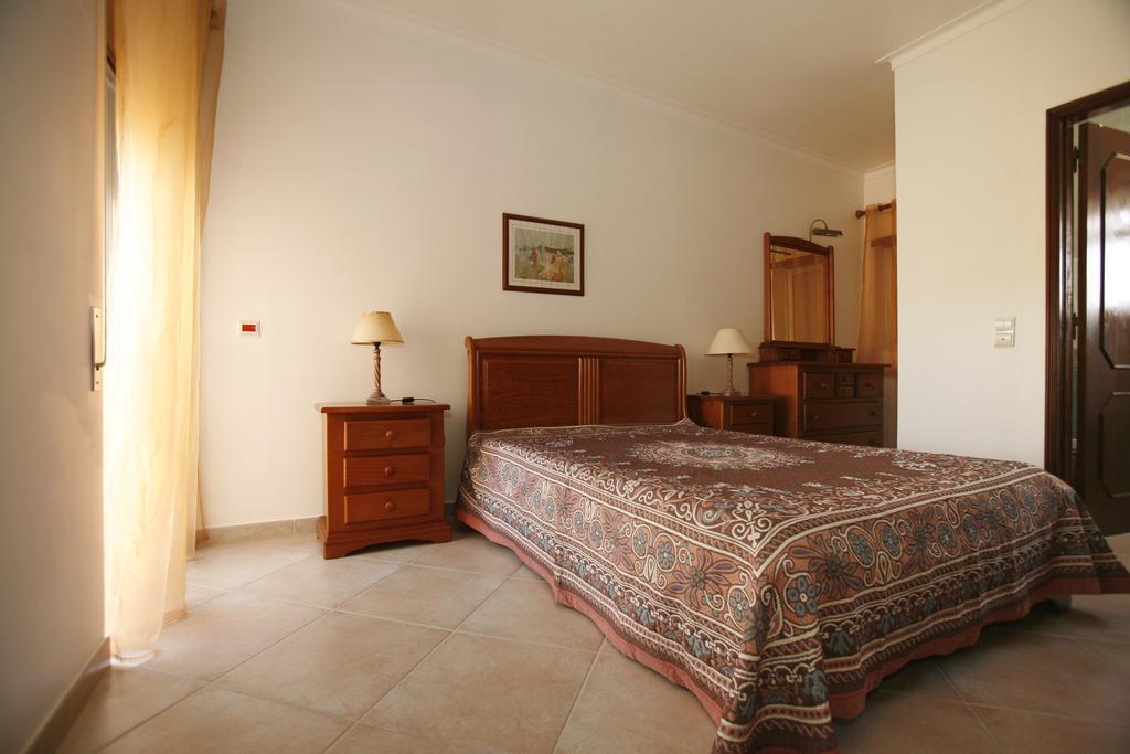 One-Bedroom Apartment with Balcony,258913077:JPEG