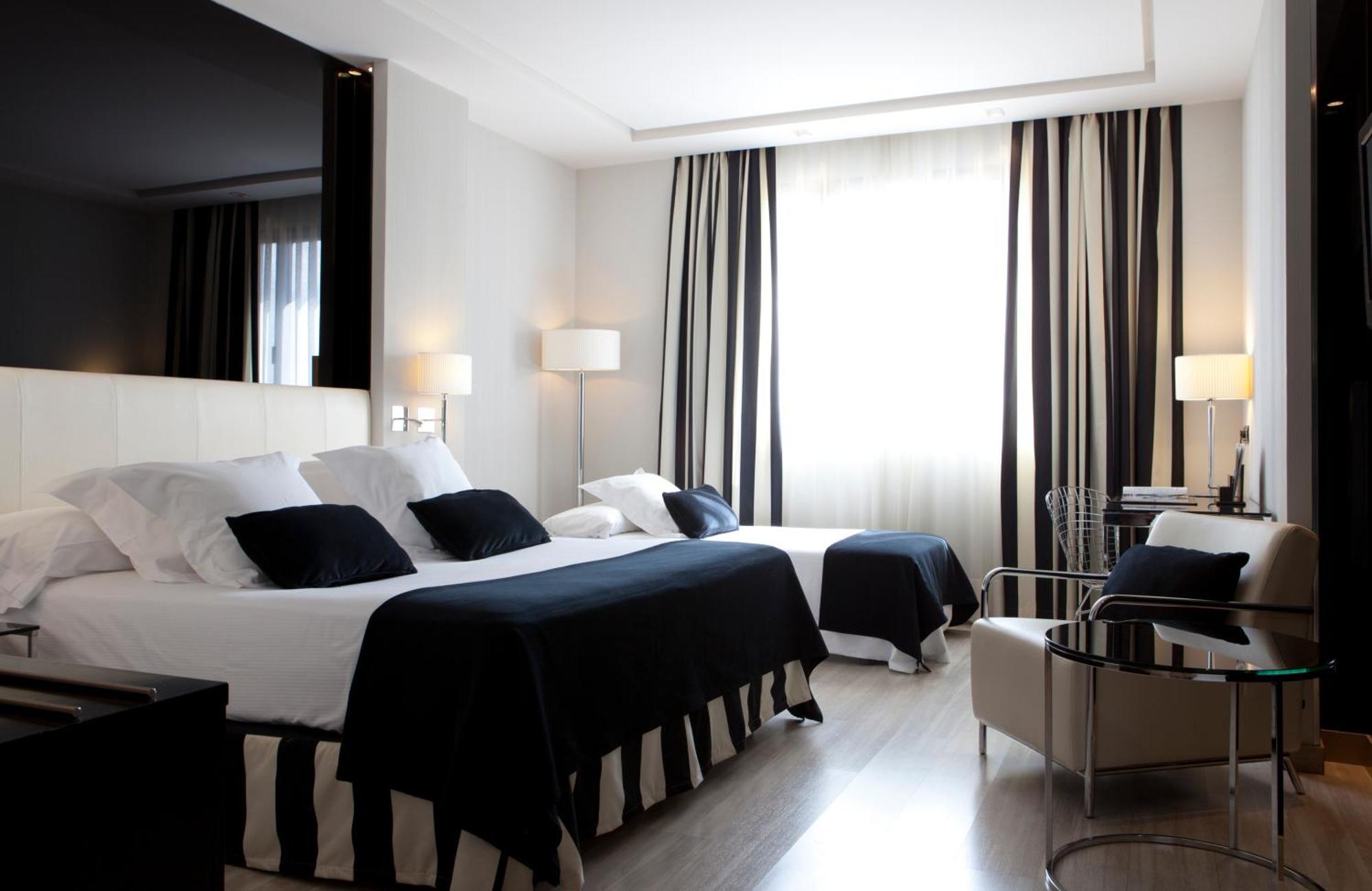 Quarto Duplo com Cama Extra