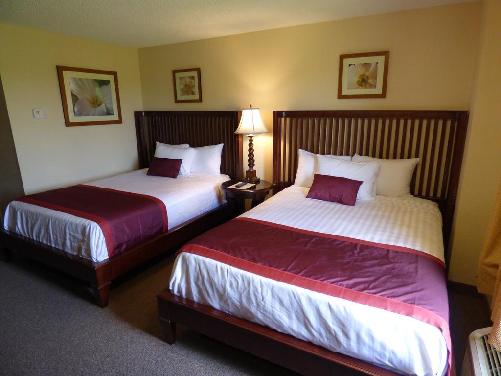 Queen Room Two Queen Beds Non-Smoking