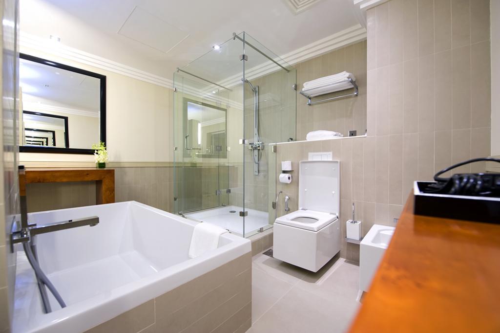 Family Suite, complimentary shuttle to DXB Airport Terminal 1 & 3