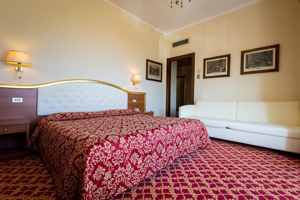 Standard Double or Twin Room,1549778905:JPEG