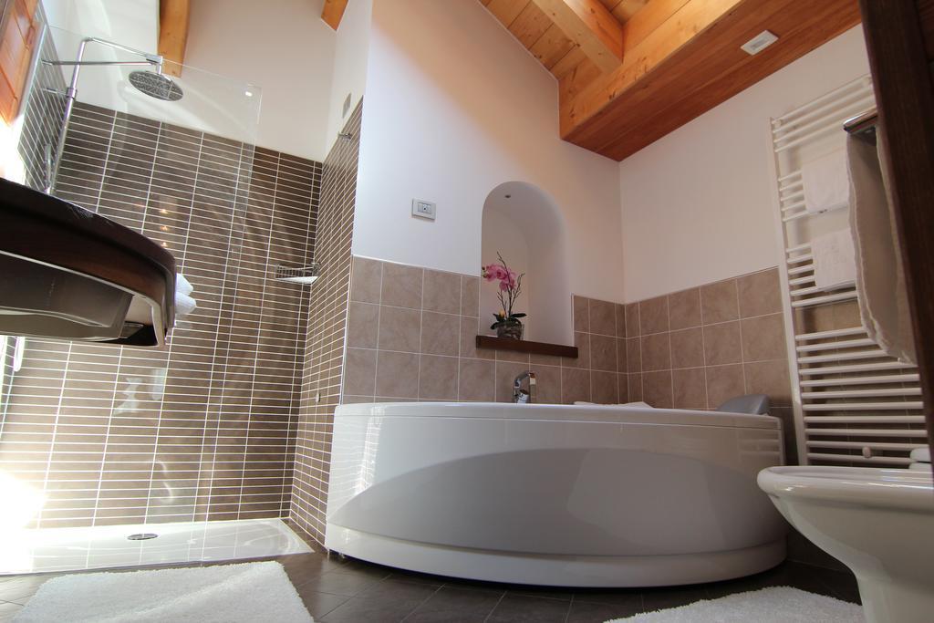 Suite Spa Bath,265410641:JPEG