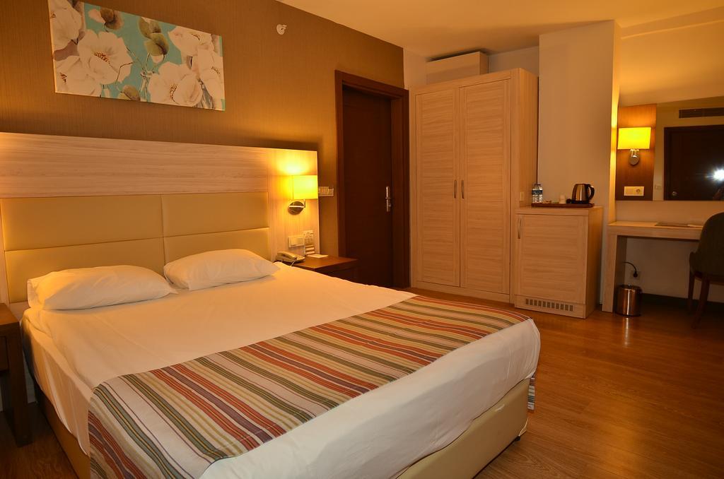 Double or Twin Room Land View