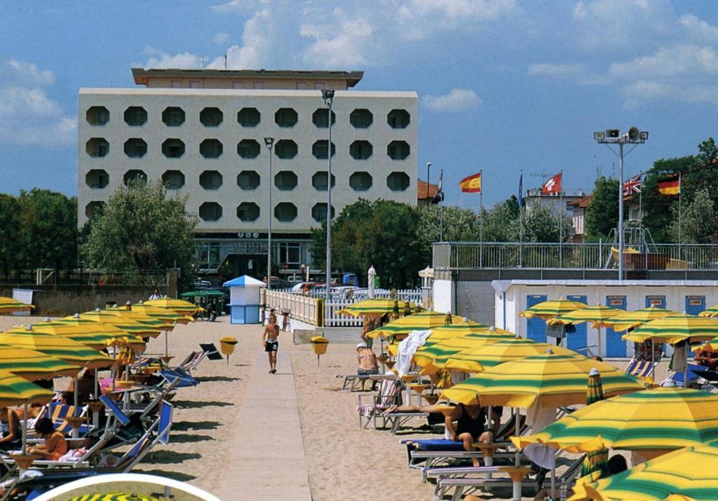 Camera Matrimoniale/Doppia con Letti Singoli con Balcone e Accesso Spiaggia