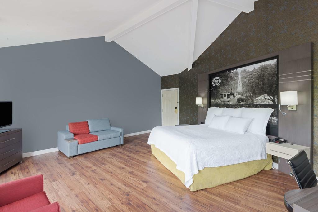 King Studio Suite - Non-Smoking